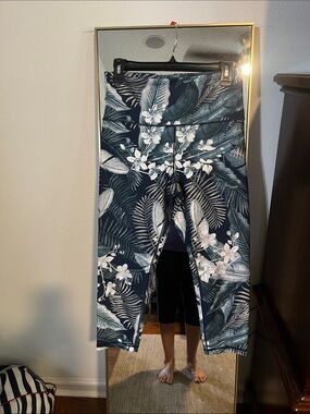 Tropical Floral High-Waist Leggings - Navy & White